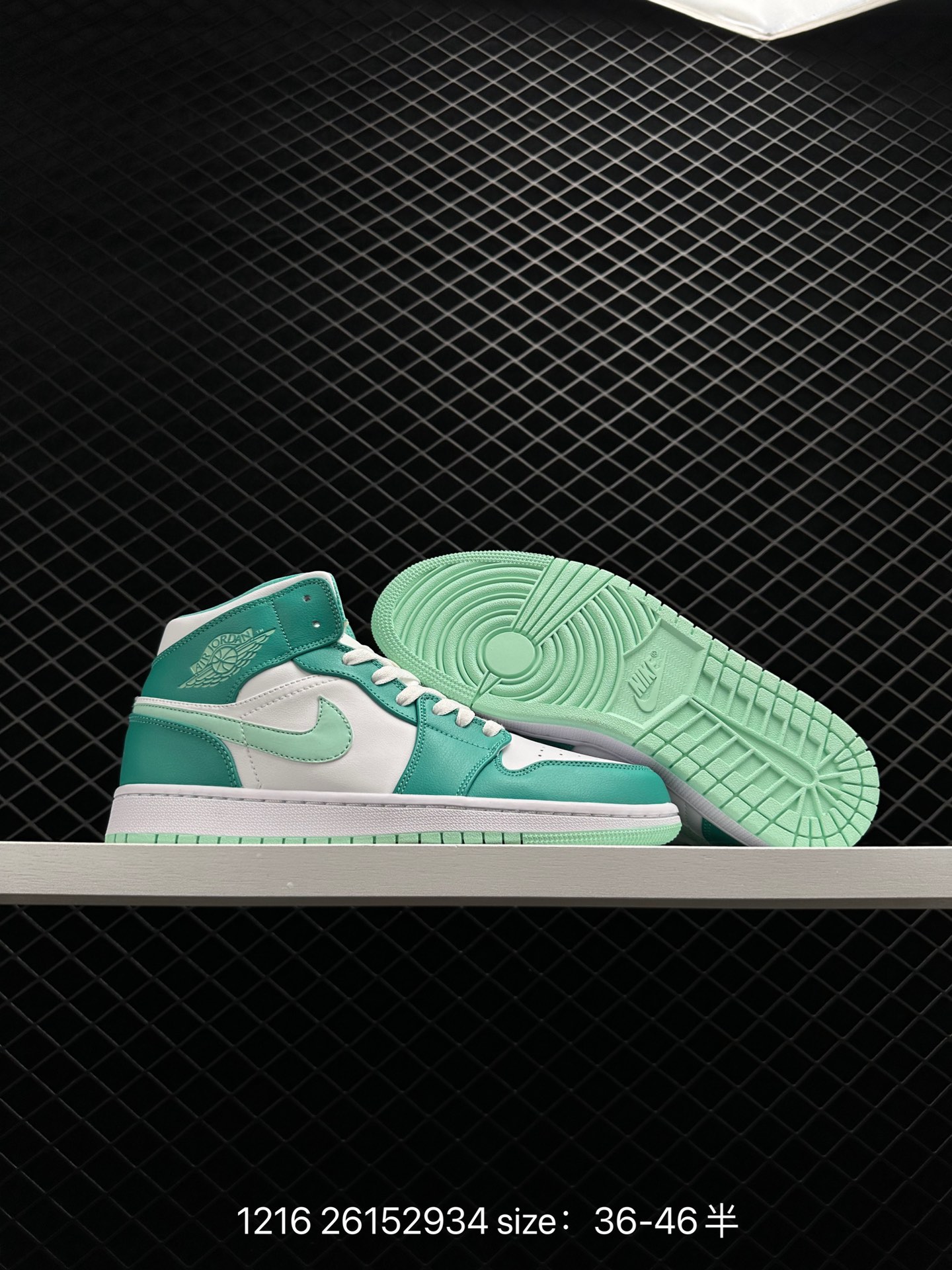 Air Jordan 1 Mid“Light Smoke Grey”